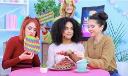 彩虹爆料搞笑视频大全高清,搞笑视频大全，笑点爆棚，高清盛宴来袭！